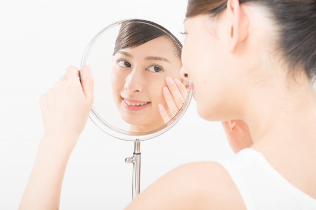 A injeção de Chanel, que pode ser usada em combinação com Dermapen 4, tem o efeito de melhorar problemas de pele como acne