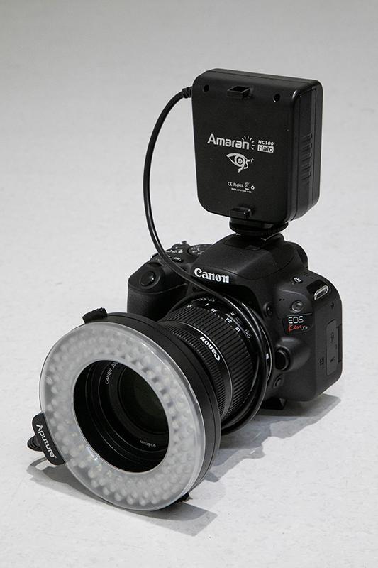 Fotocamera con flash ad anello