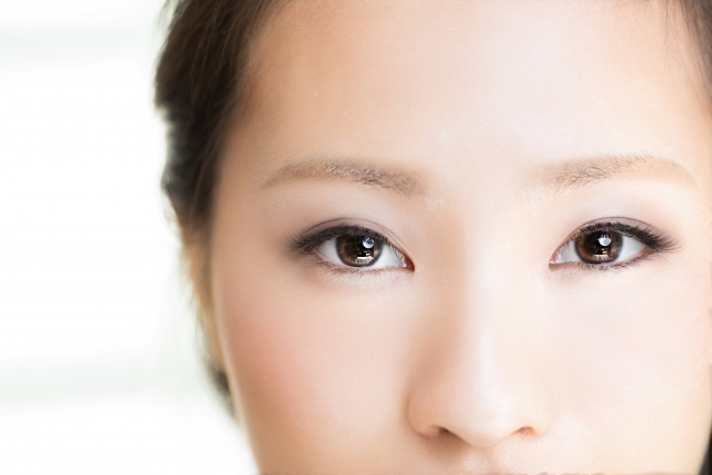 Maßnahmen zur Verhinderung des Höhepunkts und der Dauer von Schwellungen und Augenlidschwellungen durch die Doppelbestattungsmethode